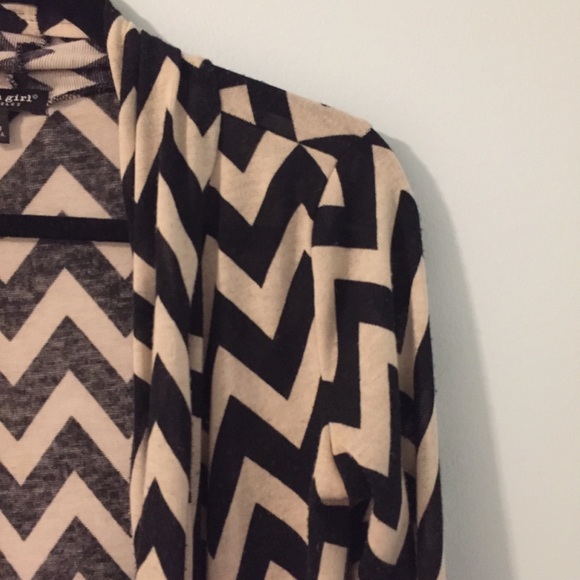 Chevron Patterned Cardigan - Picture 2 of 4
